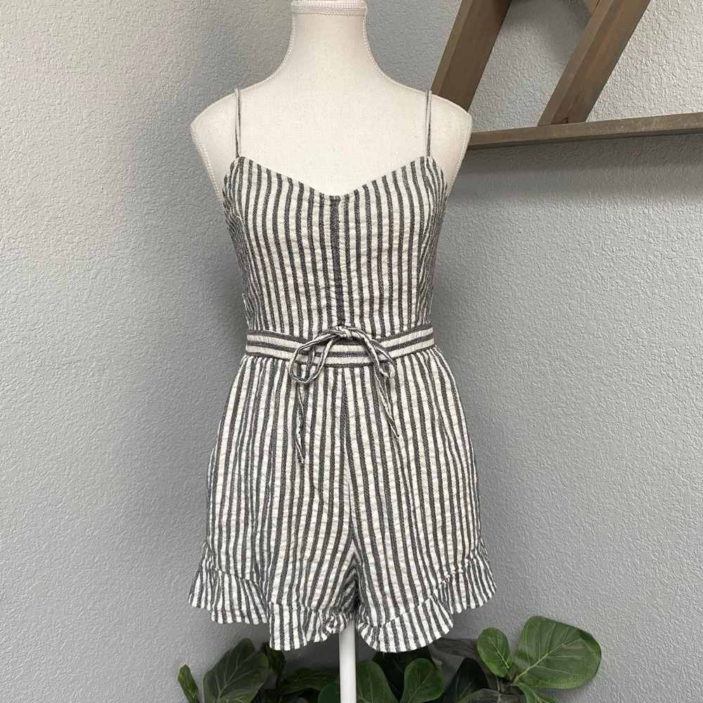 AMERICAN EAGLE ROMPER WHITE GREY BLACK STRIPED PLAYSUIT COTTAGECORE COASTAL